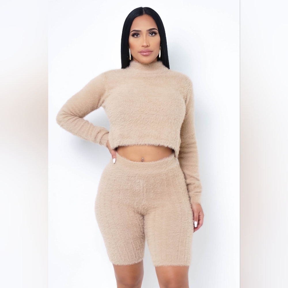 NEW! Elegant Tan Knit Women Short Set